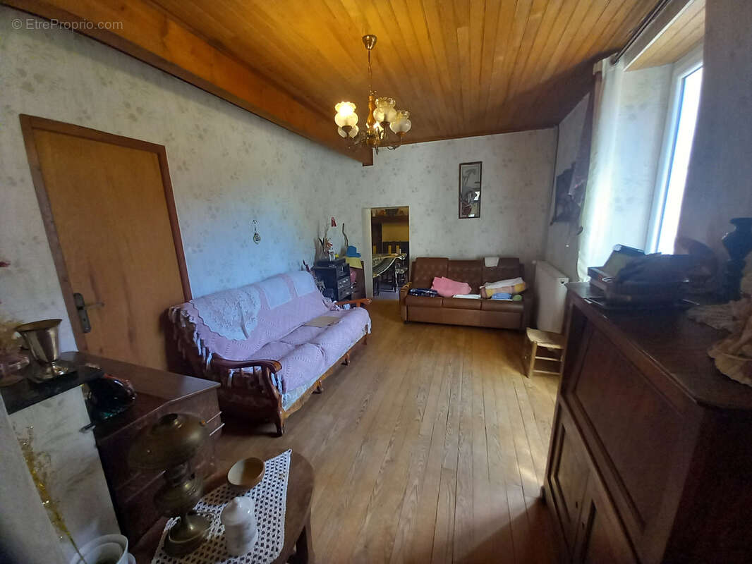Maison à LOUBEJAC