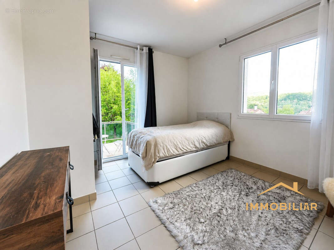 Maison 156 m² à Lancrans  - photo 7