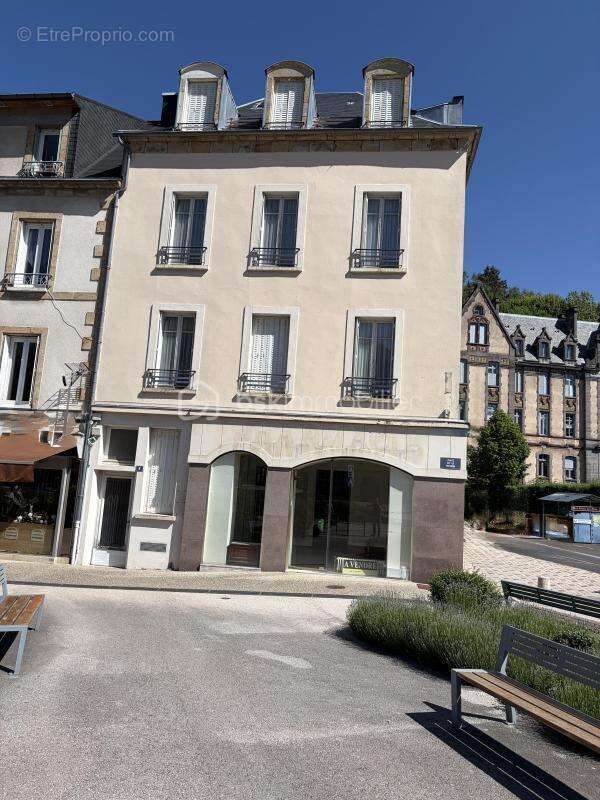 Immeuble 155 m² – Local commercial + 3 appartements – La Bourboule – 285 000 € FAI - photo 2