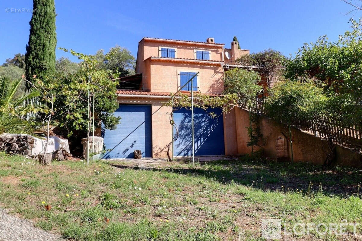 Maison à COLLOBRIERES