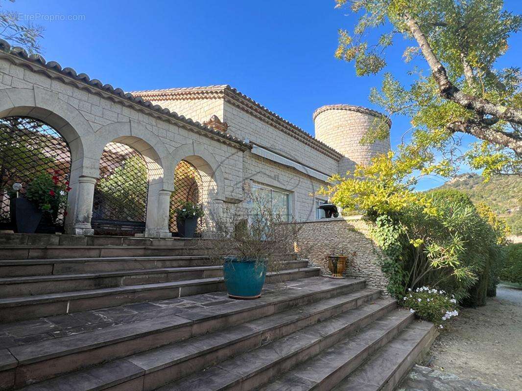 Maison à SAINT-SAUVEUR-DE-CRUZIERES