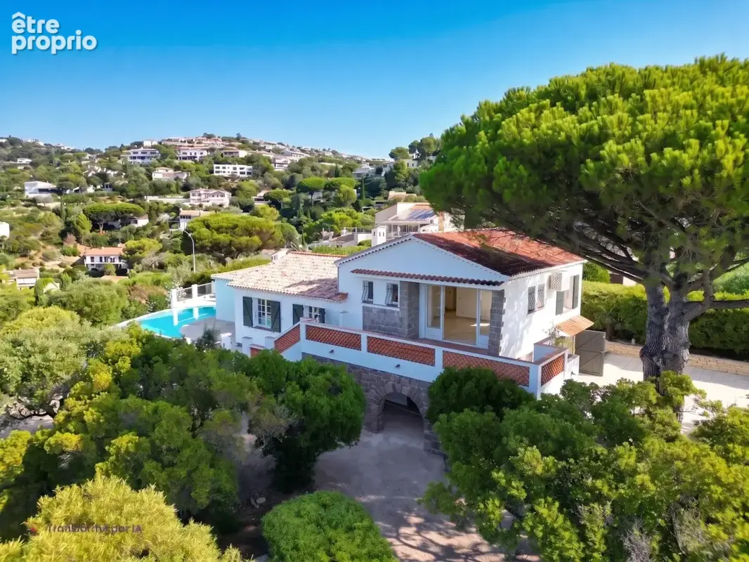 Les issambres, ville tres belle vue mer, 4 chambres garage et piscine, terrain de 1225m² - photo 5