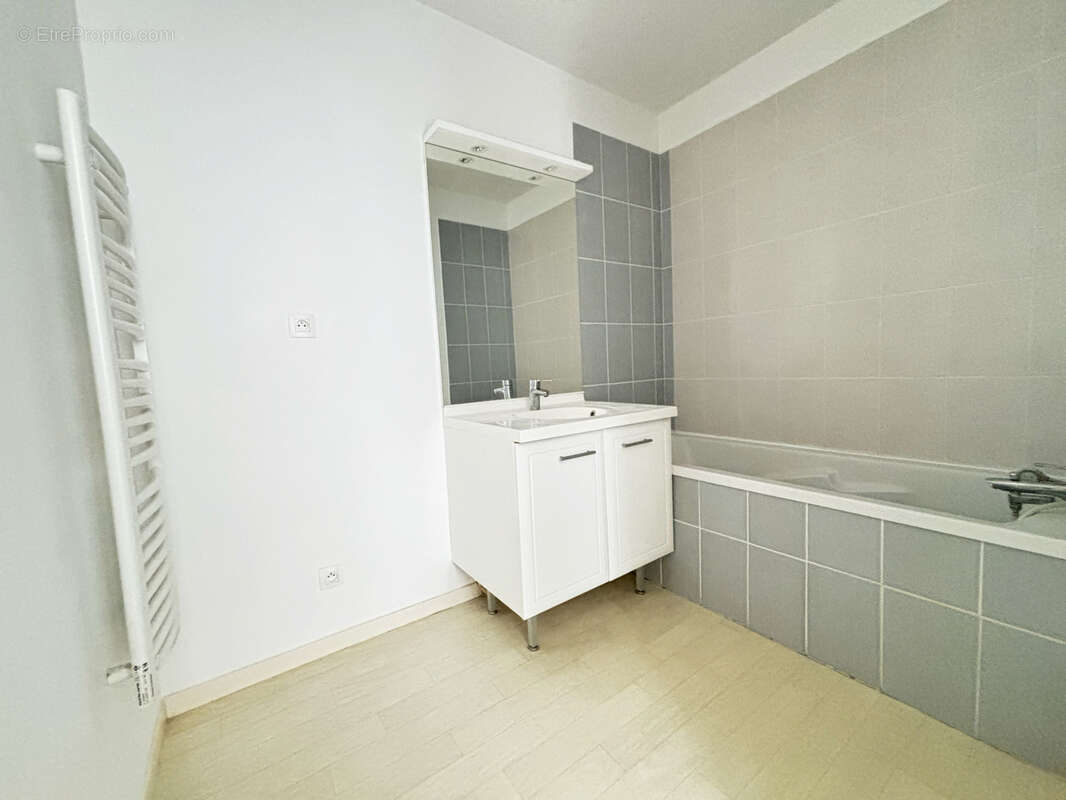 Appartement à L&#039;ISLE-D&#039;ABEAU