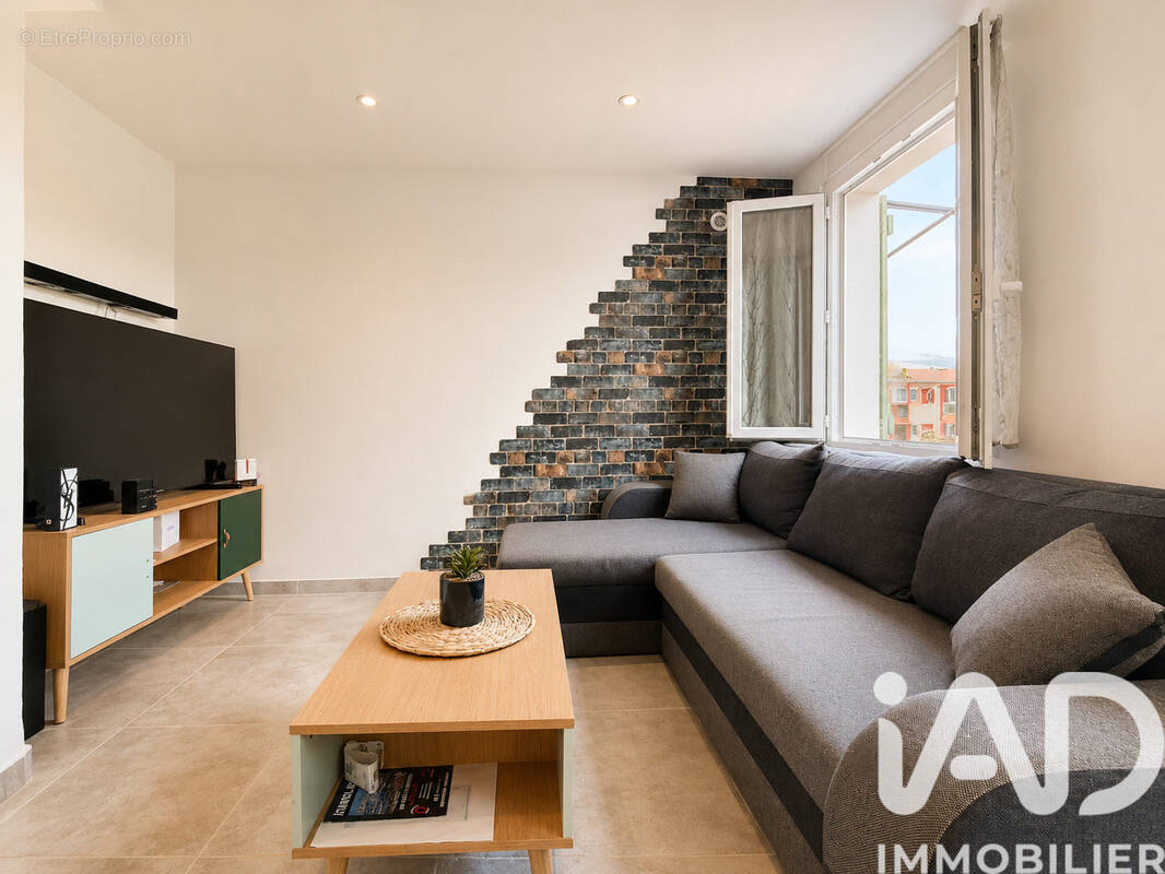 Photo 1 - Appartement à SAINT-CEZAIRE-SUR-SIAGNE