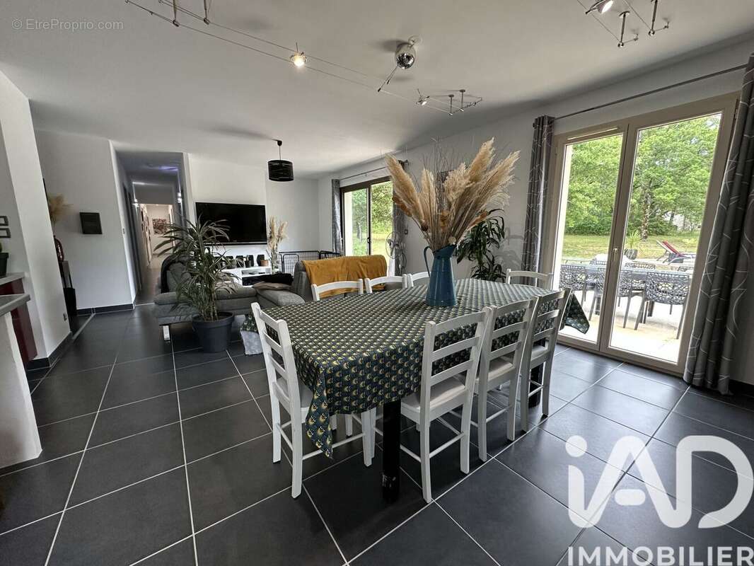 Photo 2 - Maison à LE MONTAT