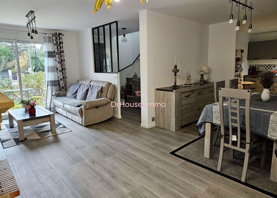 Maison à SAINT-MAUR-DES-FOSSES