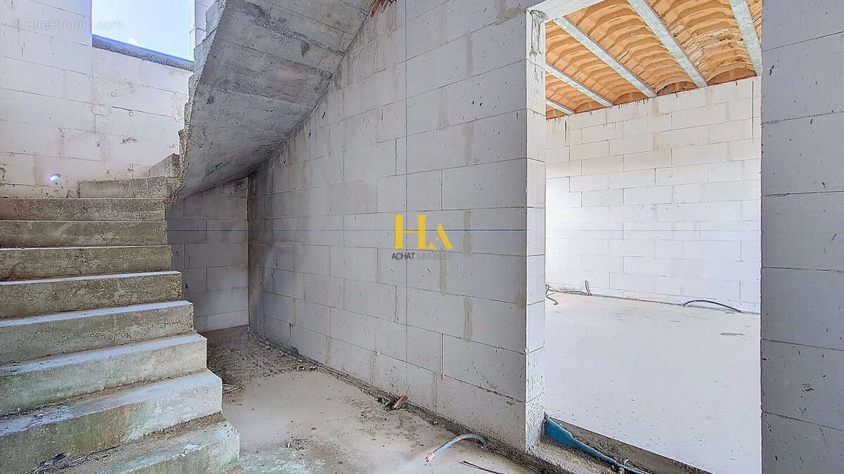 Maison à CHATEAUNEUF-SUR-ISERE