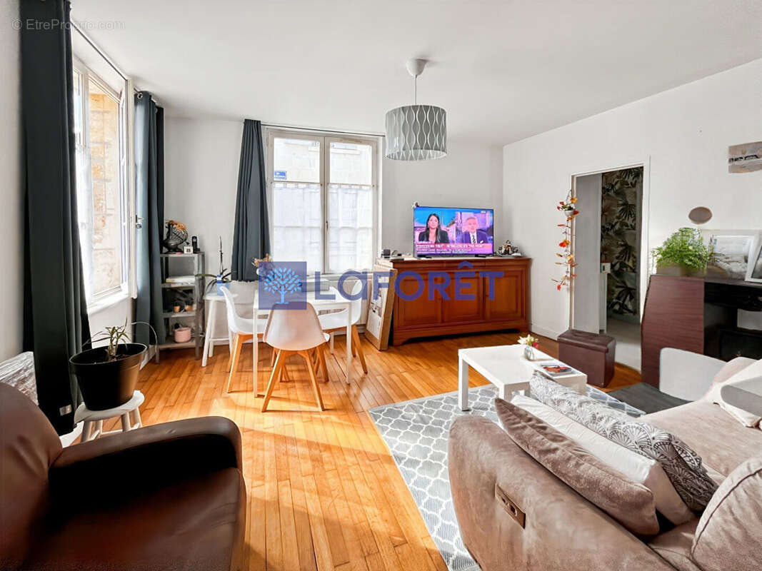 Appartement à AZAY-LE-RIDEAU