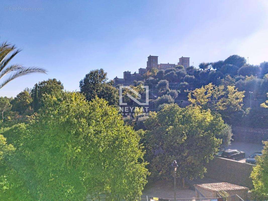 Appartement à TOURRETTES