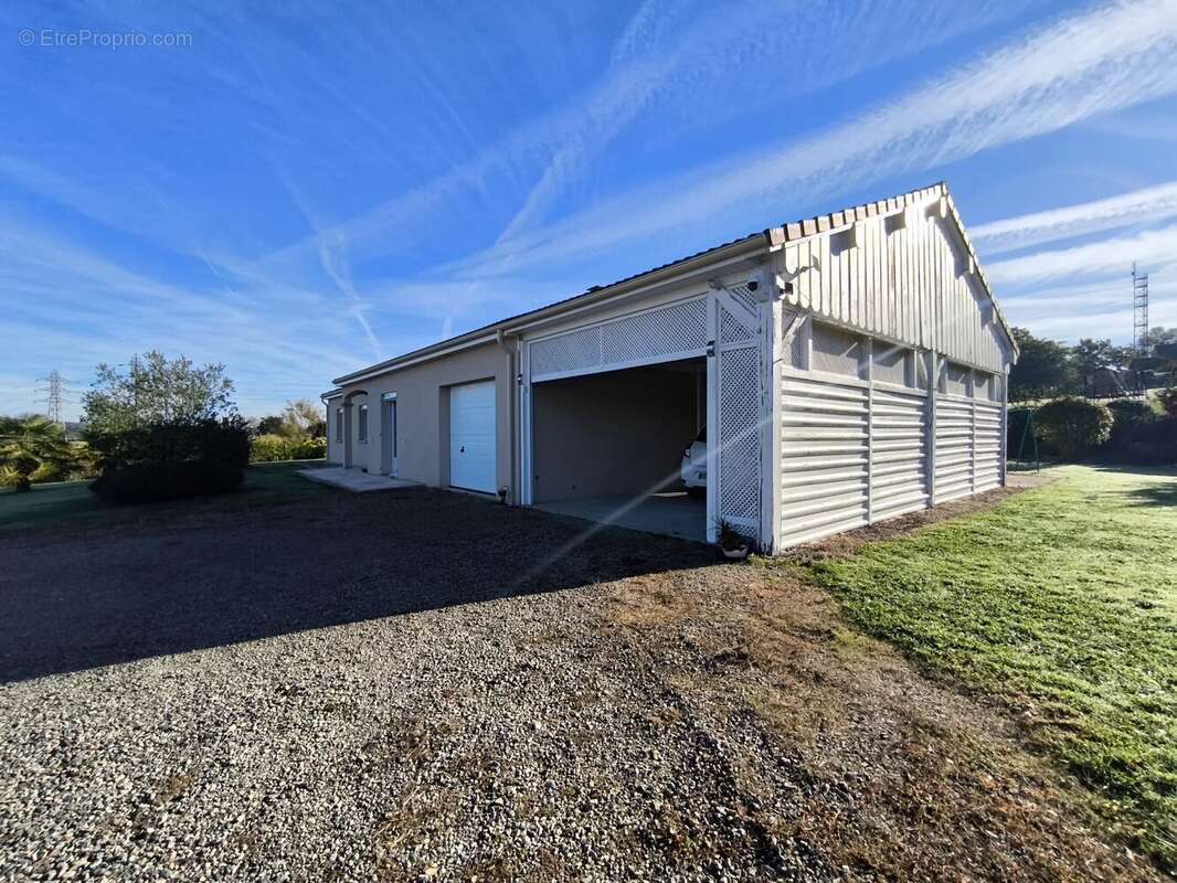 Maison à CHAILLAC-SUR-VIENNE