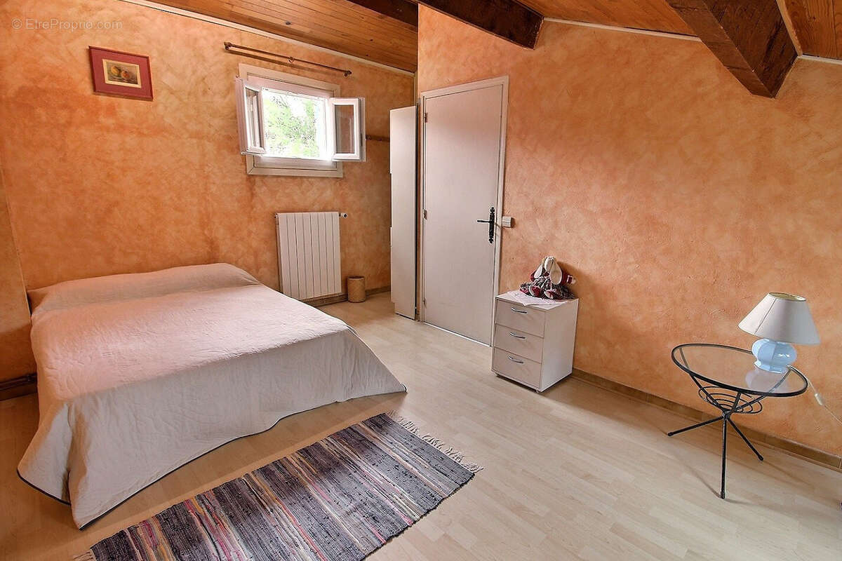 Maison à SAINT-CLEMENT-DE-RIVIERE