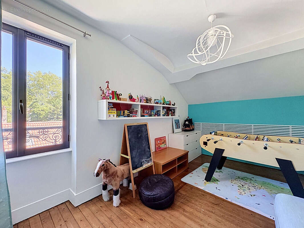 A VENDRE MAISON 1900 Caluire CENTRE BOURG  10 pièce(s) 307 m2 - photo 11