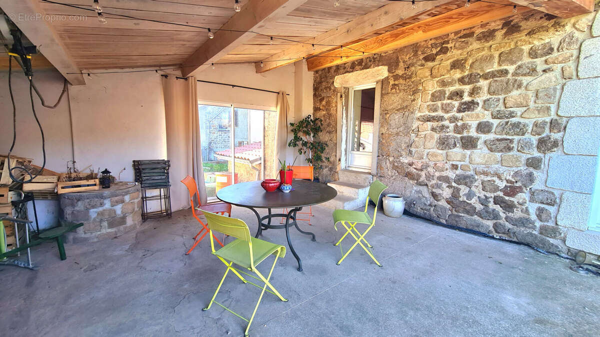 Maison à SAINT-ROMAIN-LACHALM