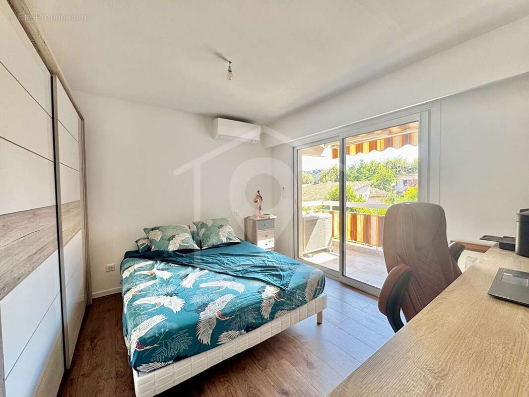 Appartement à VALLAURIS