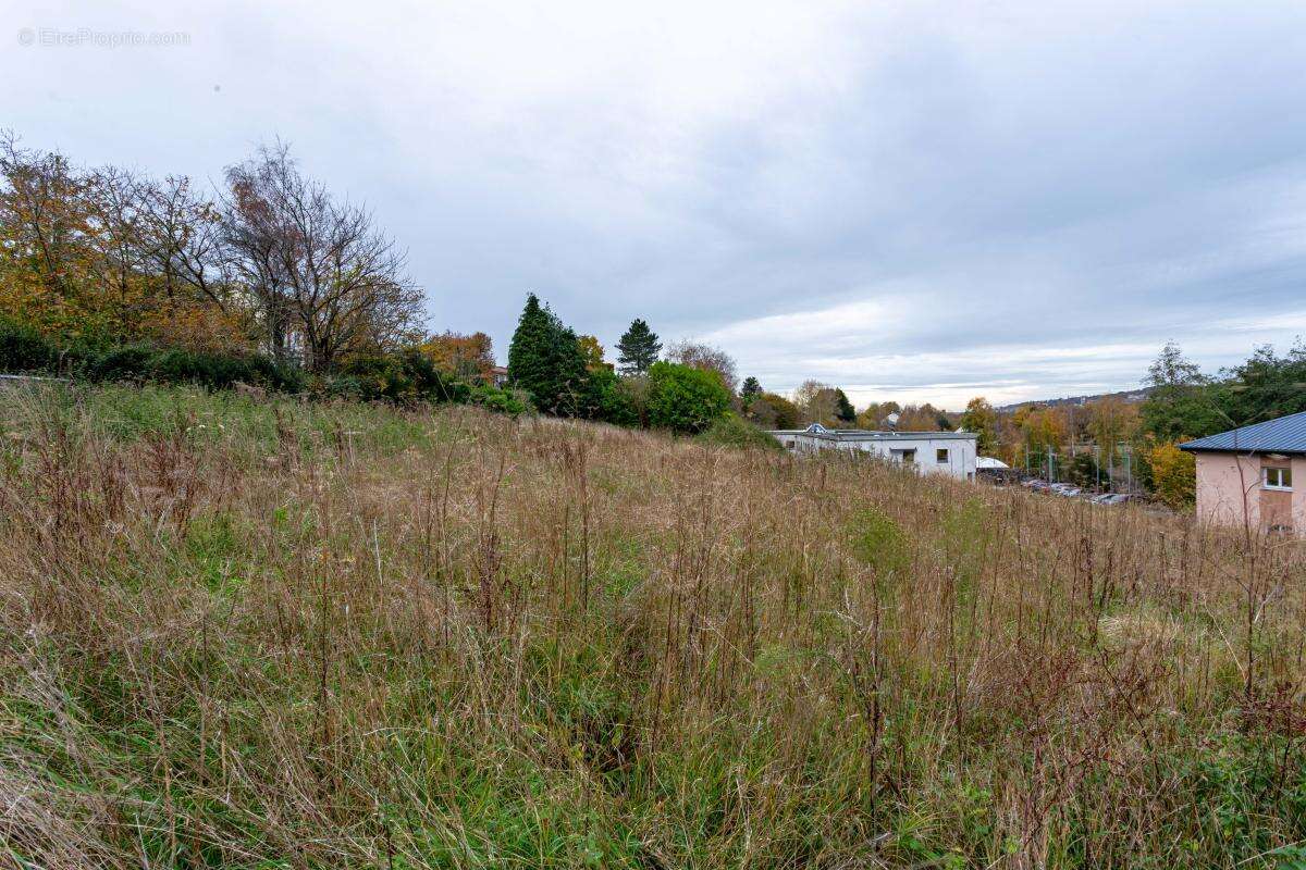 Terrain à MONTIVILLIERS
