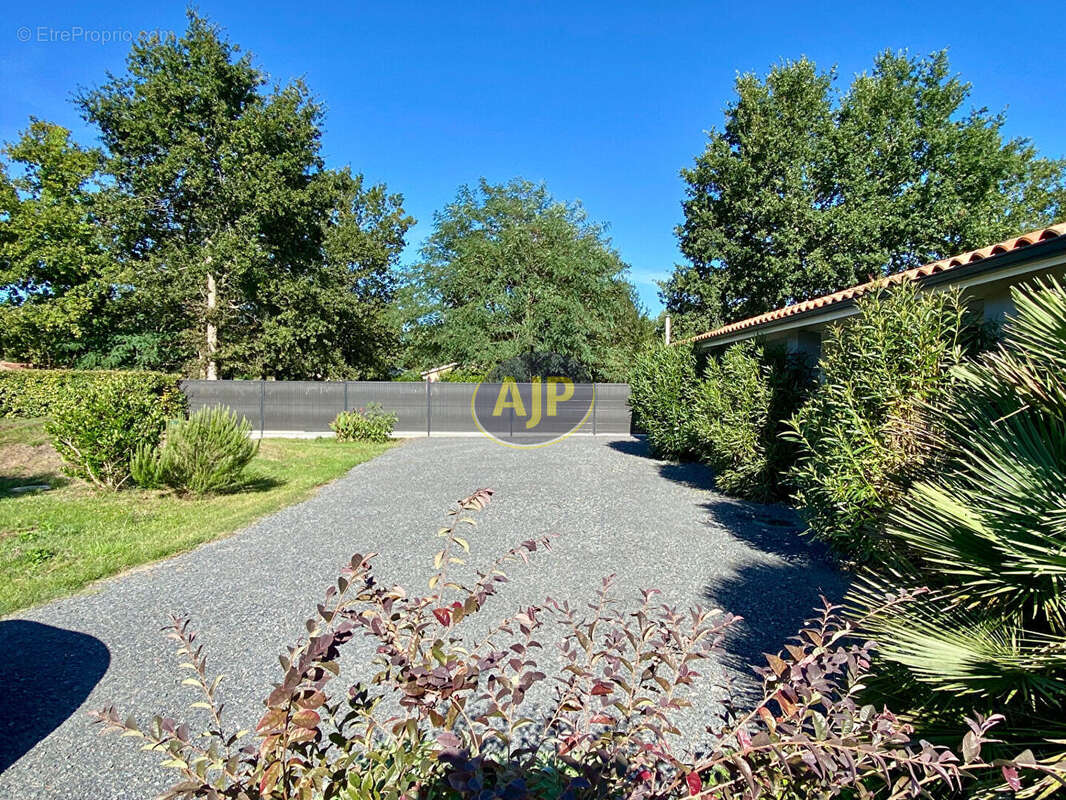 Maison à NAUJAC-SUR-MER