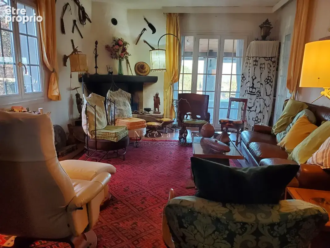 Villa 8 pièces sur 2330 m2 de terrain - photo 11