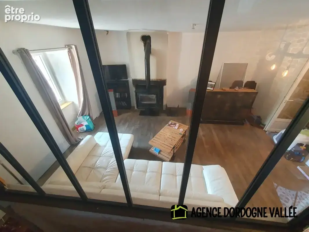 Maison de village en pierres avec terrain attenant de 2,5 ha, ruisseau, source et puits. - photo 6
