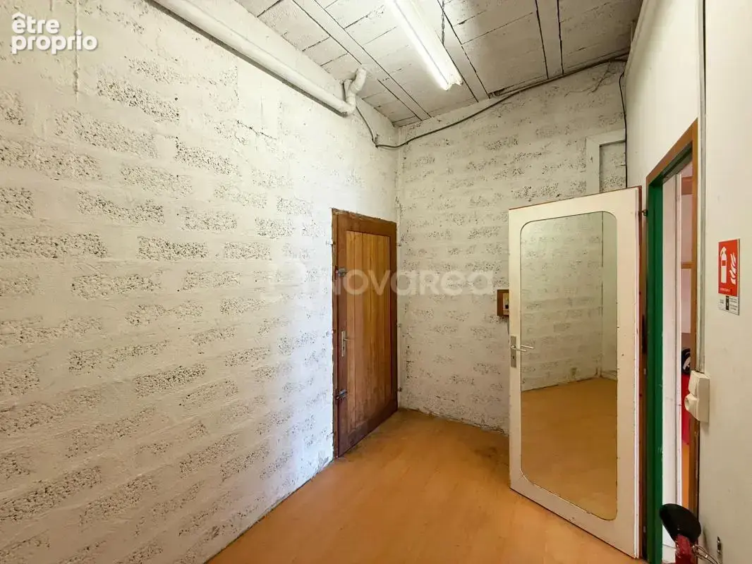 Local commercial - photo 9