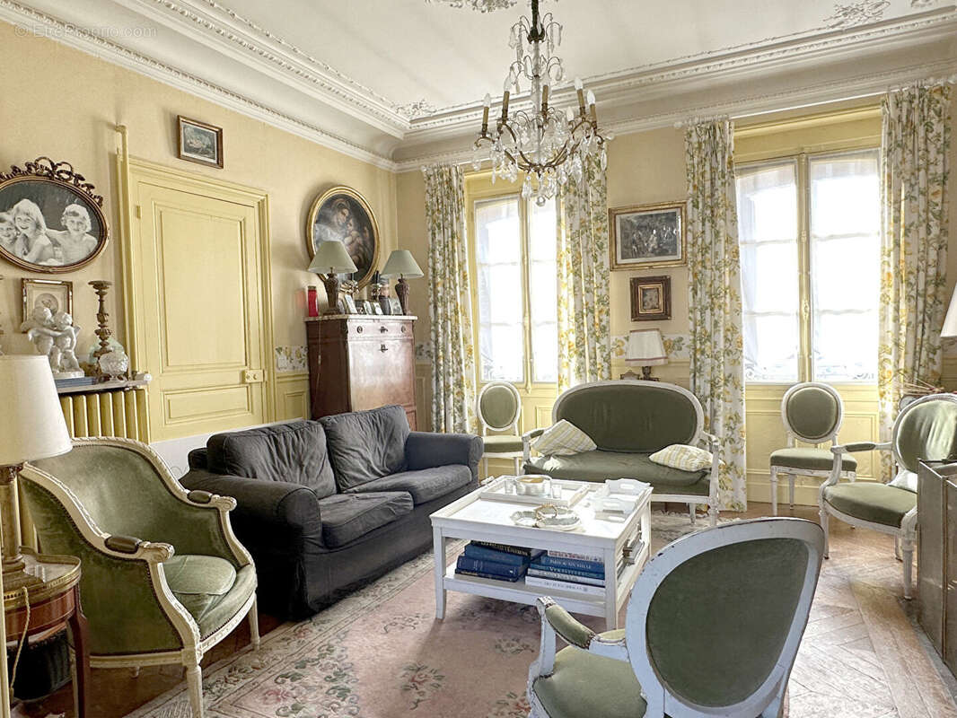 Maison à HOUDAN