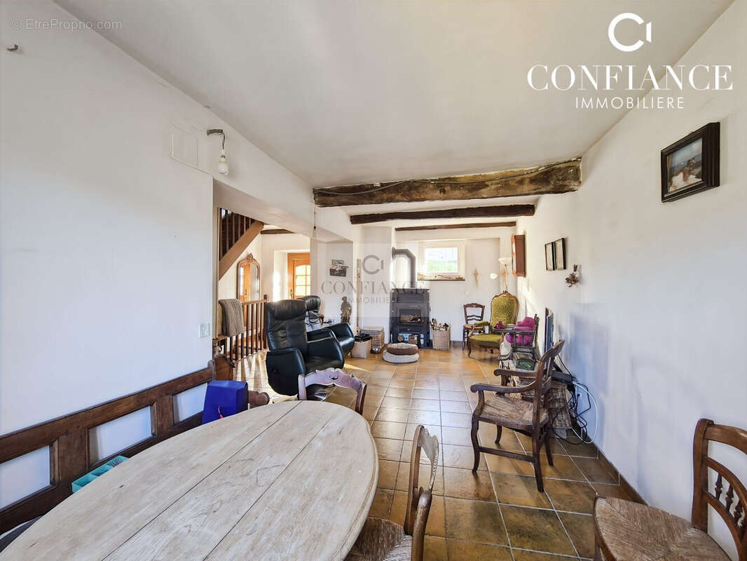 Appartement à CONTES