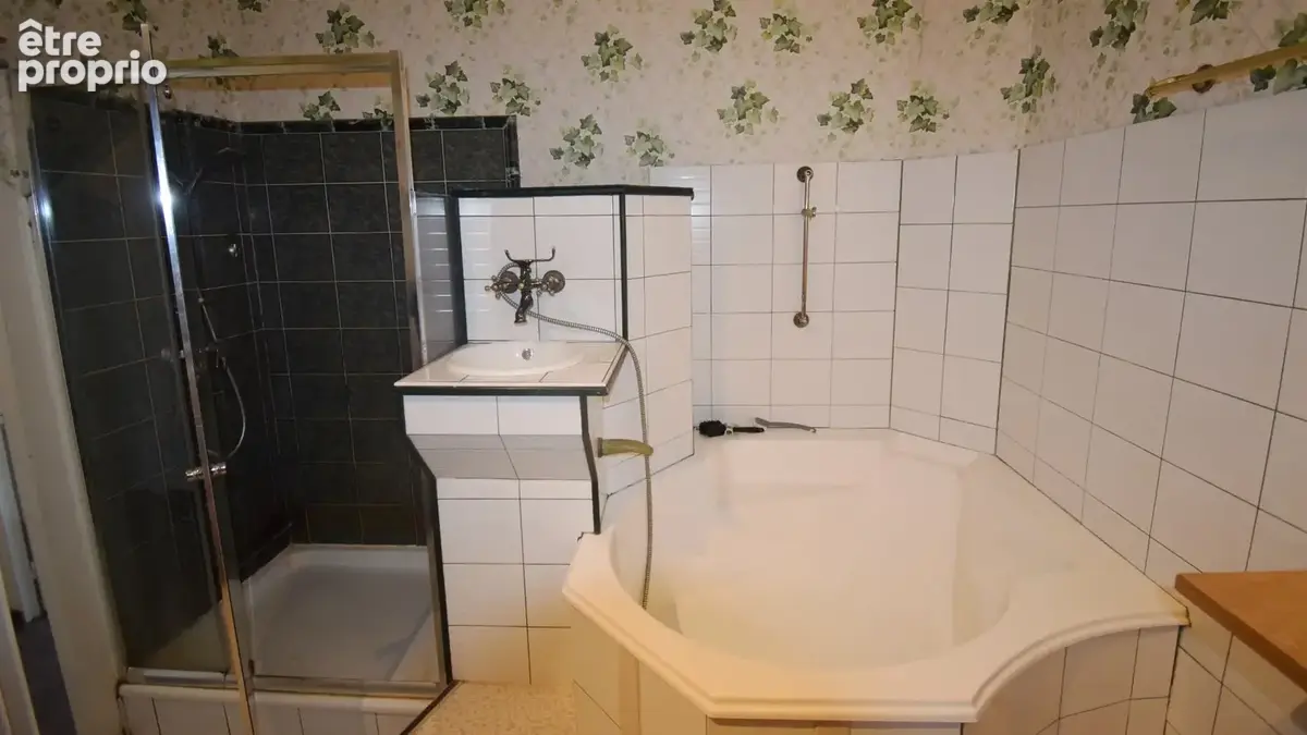À VENDRE -  Appartement T3 avec balcon proche gare et hôpital à VICHY - photo 10