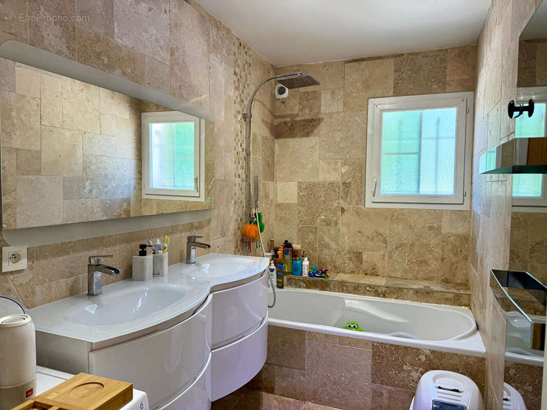 Maison à POURRIERES