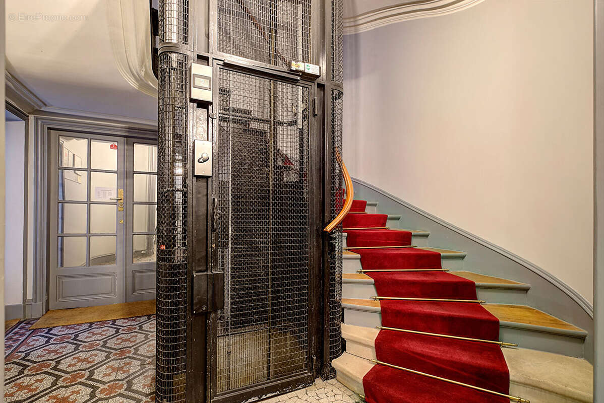 Appartement à NEUILLY-SUR-SEINE