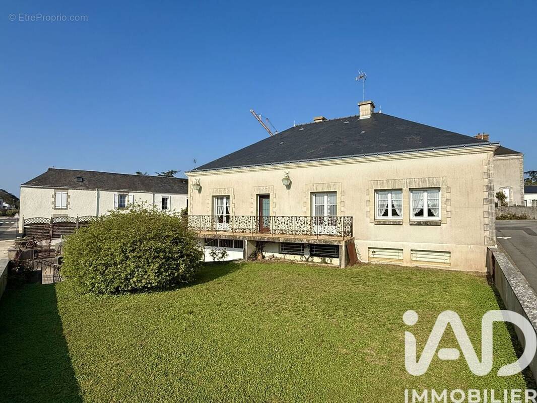 Photo 1 - Maison à ROCHESERVIERE