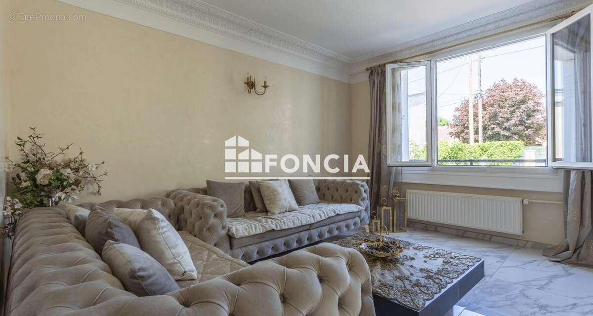 Maison à CHILLY-MAZARIN