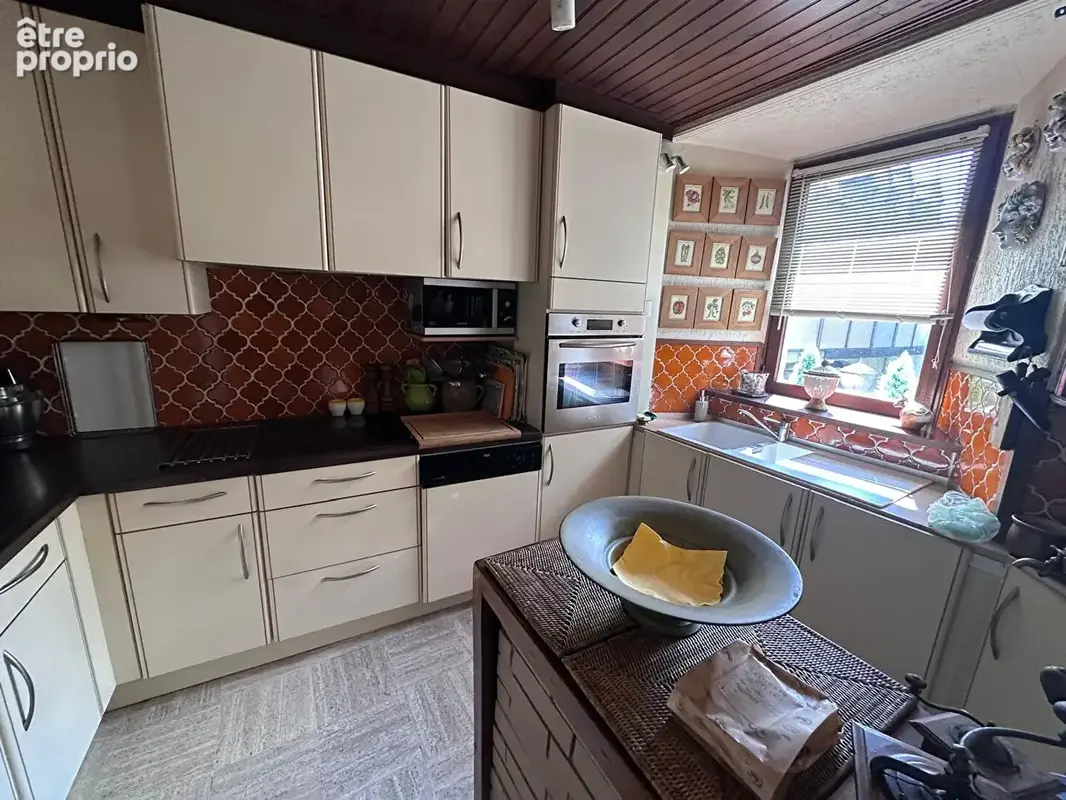 Maison de charme de type 5 avec garage et terrain attenant - photo 7