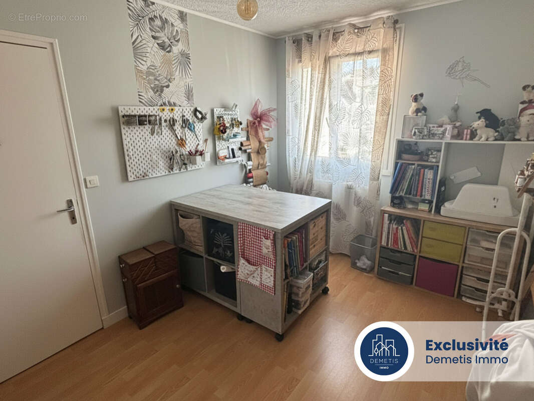 Maison familiale avec 4 chambres, jardin et garage - photo 11
