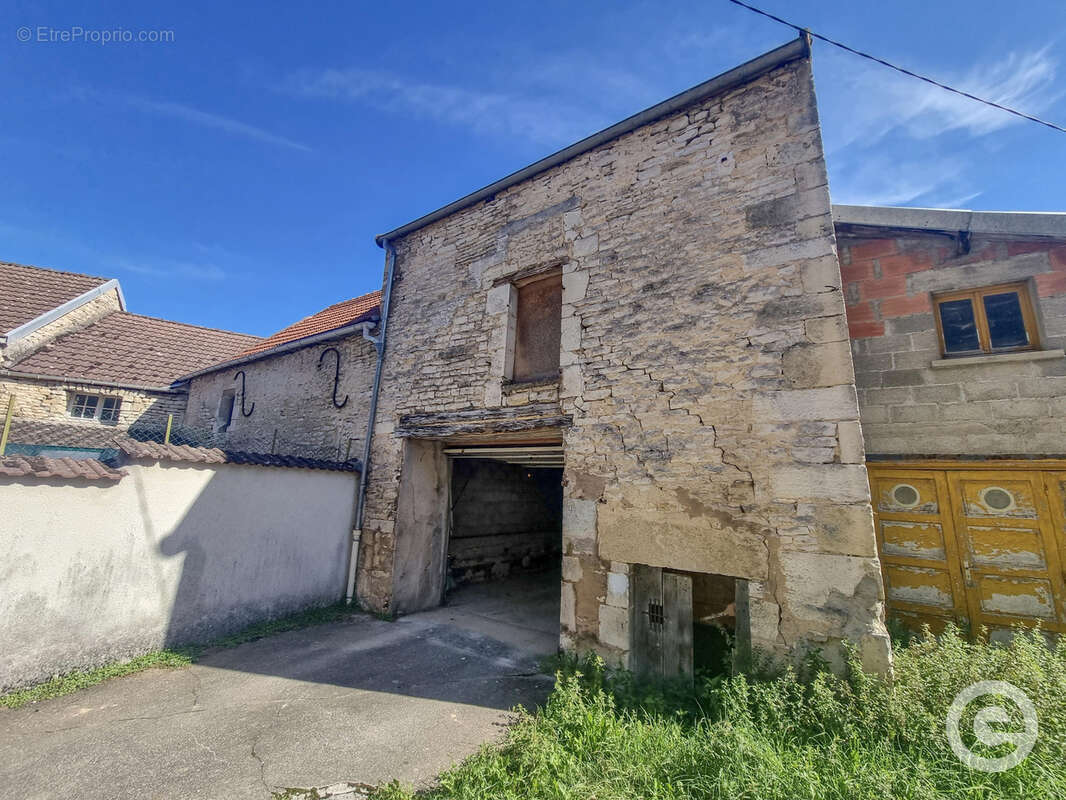 Maison à RAVIERES