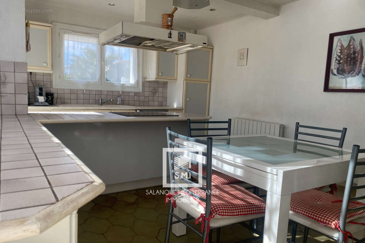 Maison à SAINT-LAURENT-DE-LA-SALANQUE