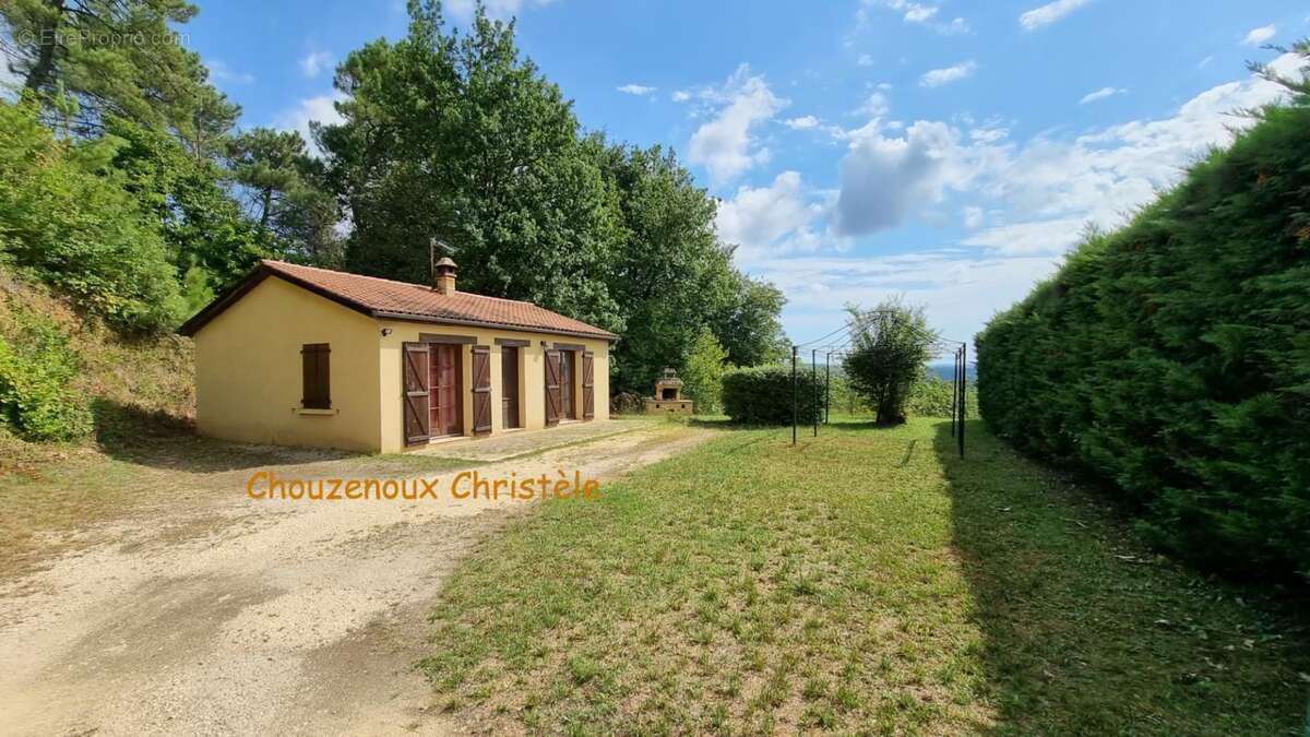 24200 Sarlat La Caneda :Maison et gîte, dépendances et piscine sur 5000m² - photo 2