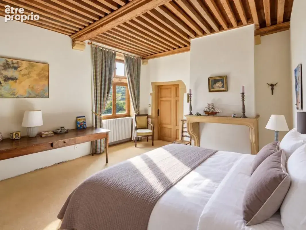 PIERRES DORÉES  Demeure de caractère du XVIIe siècle – 362 m² habitables, piscine et vue sur les vignes du Beaujolais - photo 8
