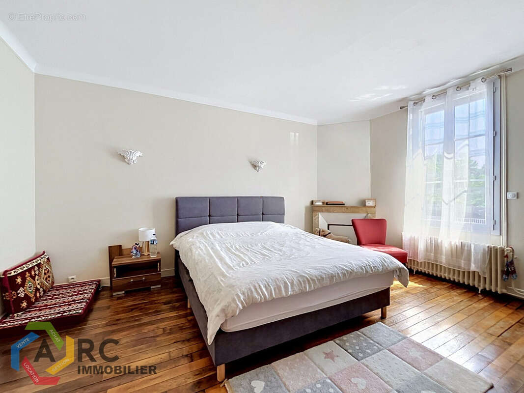 Maison 154 m² à La Chapelle-Saint-Mesmin  - photo 8