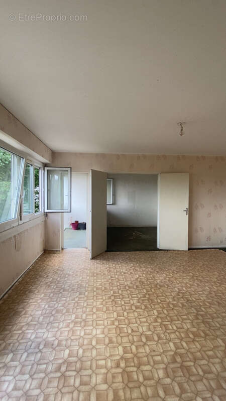 Appartement à rénover de 67 m2 habitables proche centre ville - photo 2