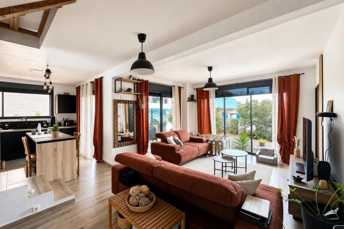 À VENDRE – Villa 5 pièces – Le Tampon - photo 2