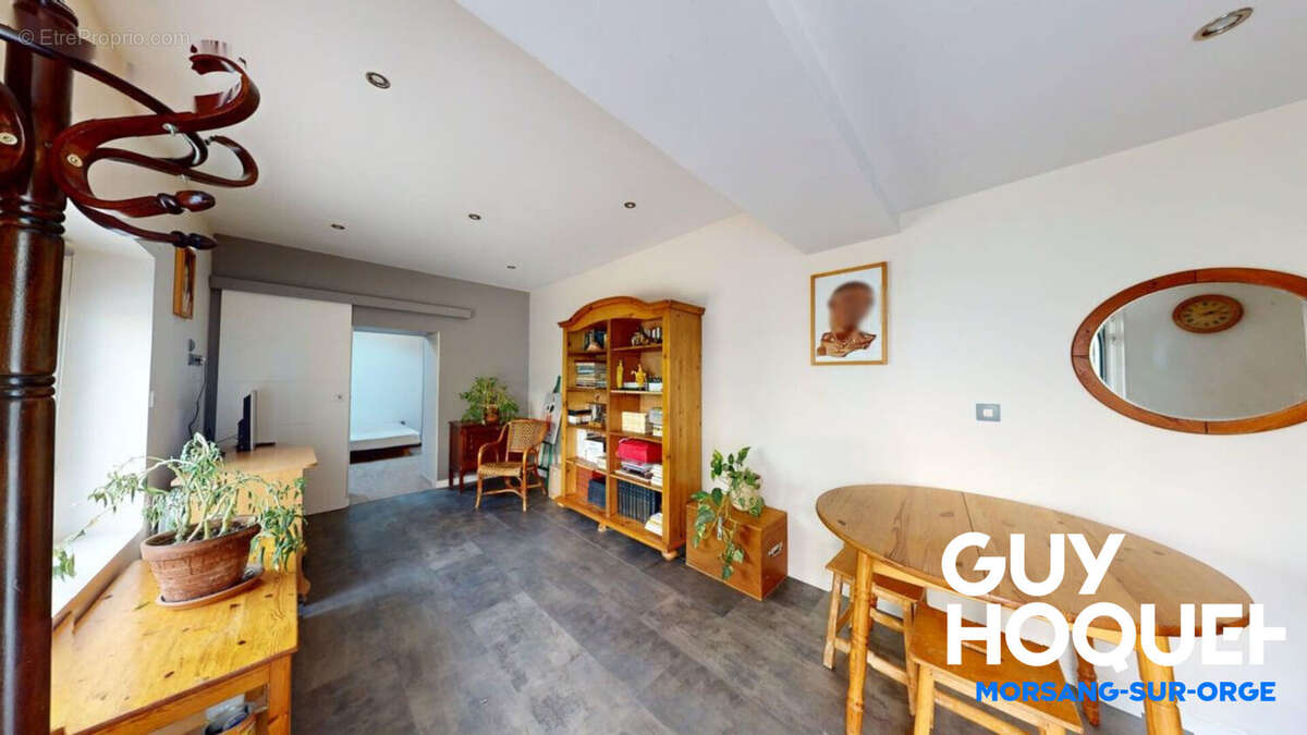 Maison à SAINTE-GENEVIEVE-DES-BOIS