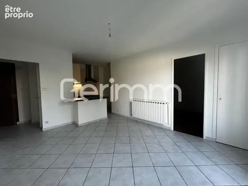 Vente - Appartement - 3 pièces + cuisine - 45 m² - 119 000 € - - photo 3