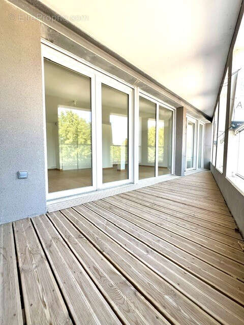 À deux pas du Boulingrin   T3 de 74 m2 avec loggia au sein de la résidence 1787 - photo 2