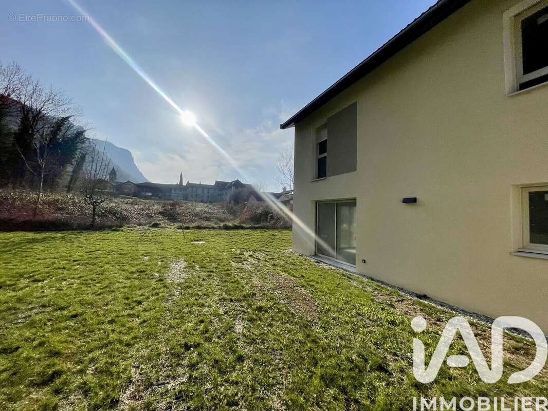 Photo 2 - Maison à COGNIN-LES-GORGES