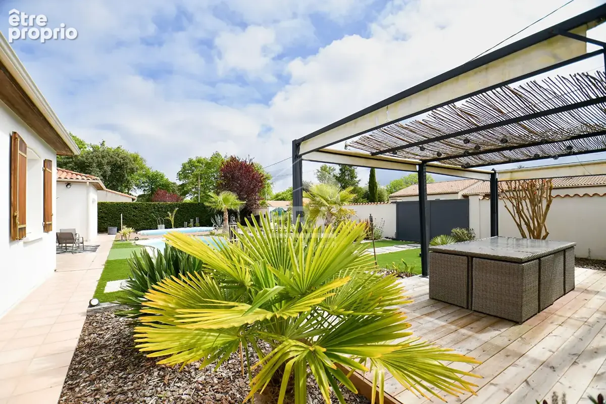 Villa de standing avec piscine - plain-pied - garage et studio - photo 13
