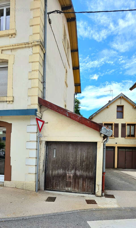 Parking à VILLERS-LE-LAC
