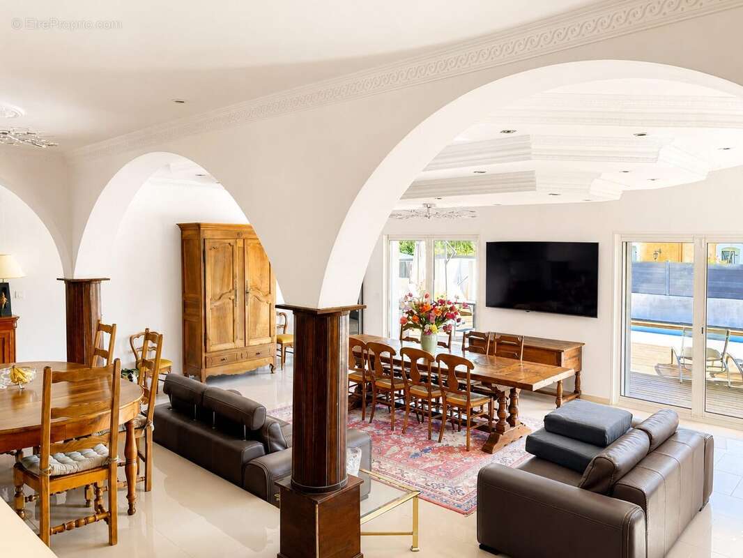 Maison 257 m² à Juvignac  - photo 4