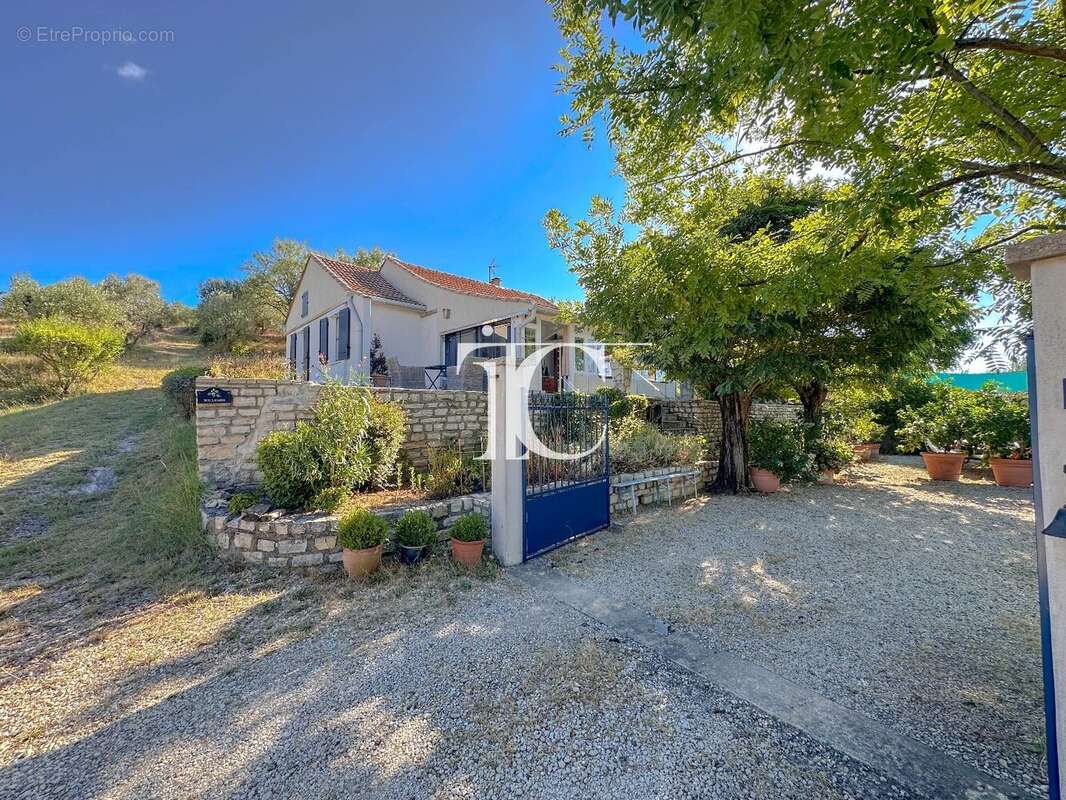 Maison à SAINT-BRES