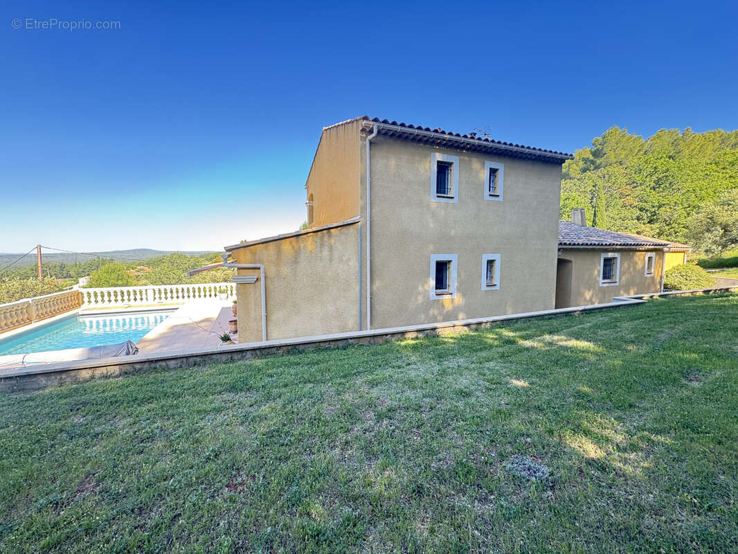À vendre à Aups   Superbe villa récente avec piscine - photo 8