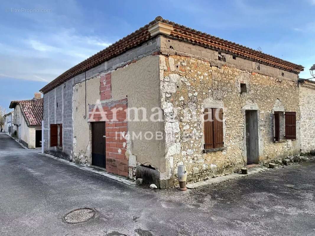 Maison à COURRENSAN