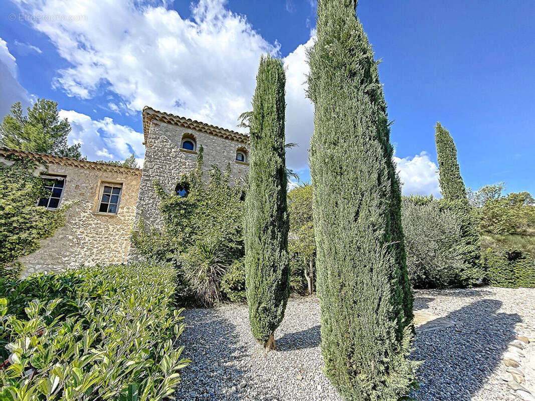 Maison à LE PUY-SAINTE-REPARADE